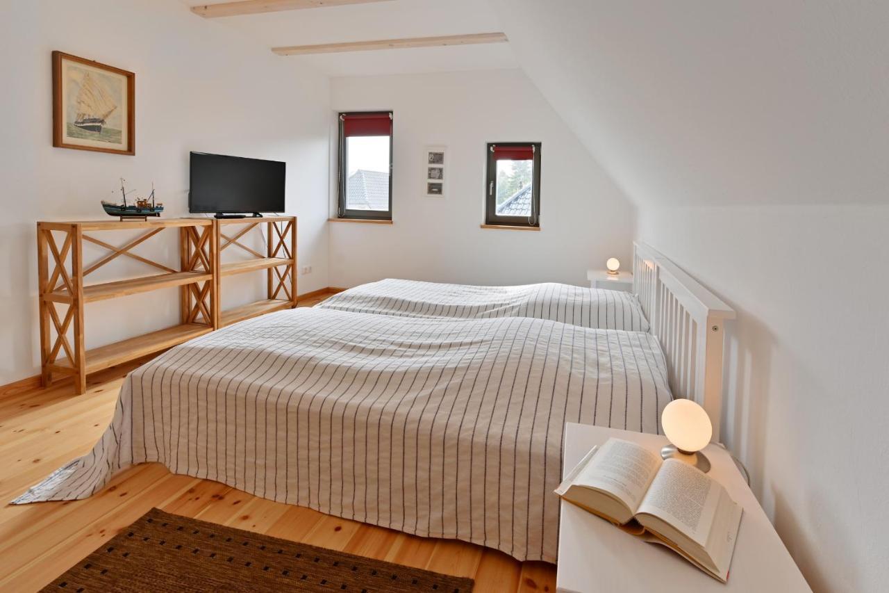 Villa Reetdachhaus "Treibholz" Wiek auf Rügen Esterno foto
